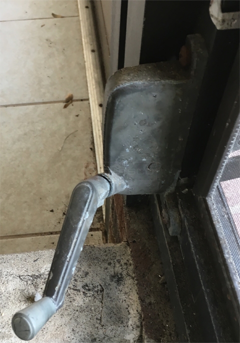 User submitted image of their window hardware.