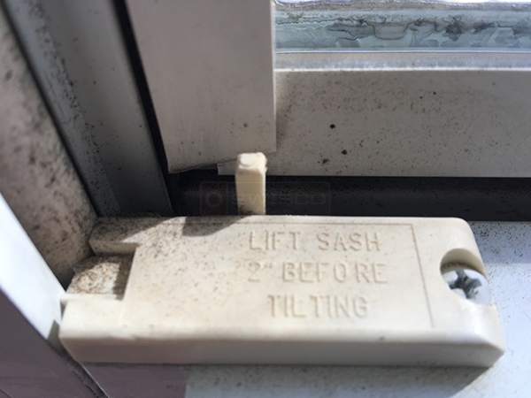 User submitted a photo of a tilt latch.