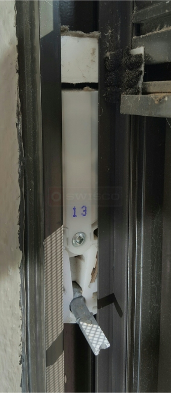 User submitted image of their window hardware.