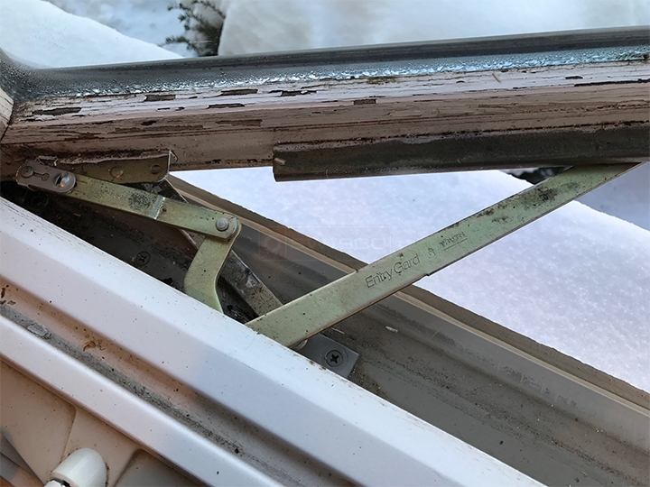 User submitted photos of a window operator.