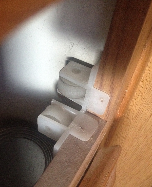 User submitted photos of drawer rollers.