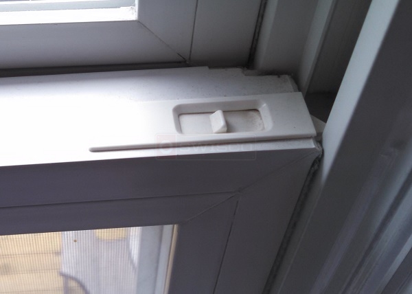 Dove window latches