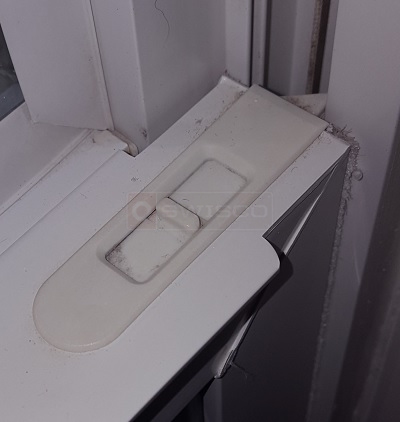 tilt latch