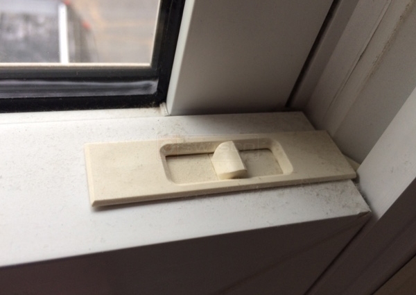 User submitted photos of a tilt latch.