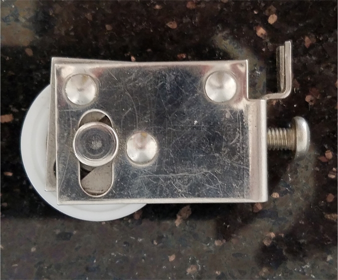 User submitted image of their window hardware.