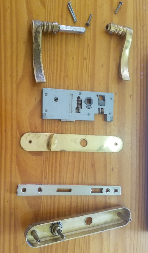 User submitted image of their door hardware.