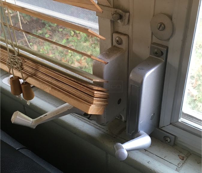 User submitted image of their window hardware.