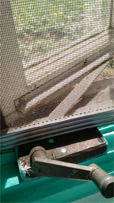 User submitted image of their window hardware.