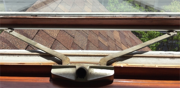 User submitted image of their window hardware.