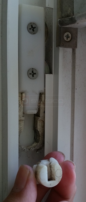 User submitted image of their window hardware.