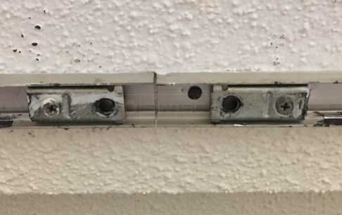 Closet bracket