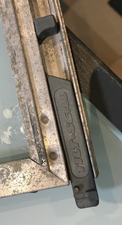 tilt latches