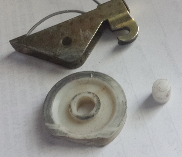 User submitted photos of a screen door roller.