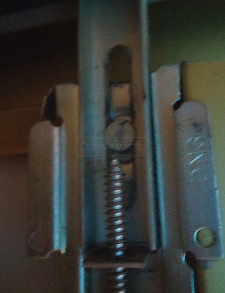 Top roller on a mirrored door