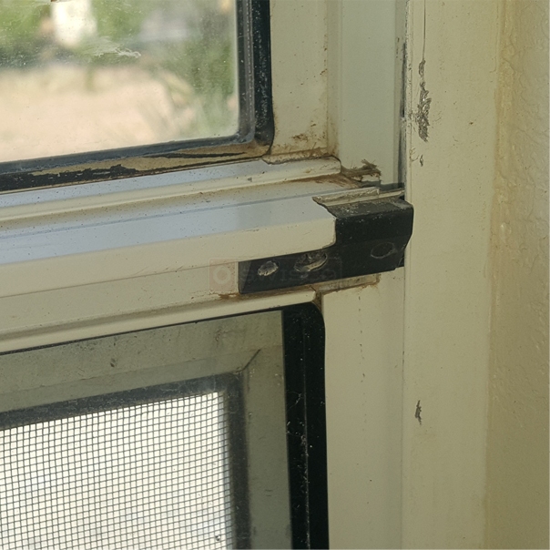 User submitted image of their window hardware.