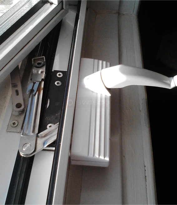 User submitted image of their window hardware.