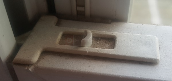 tilt latch
