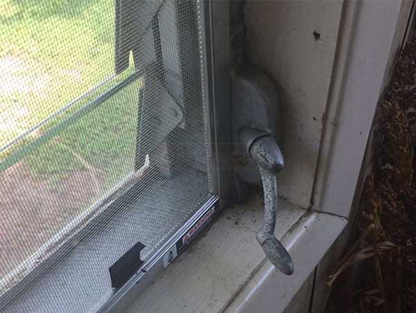 User submitted photos of a window operator.