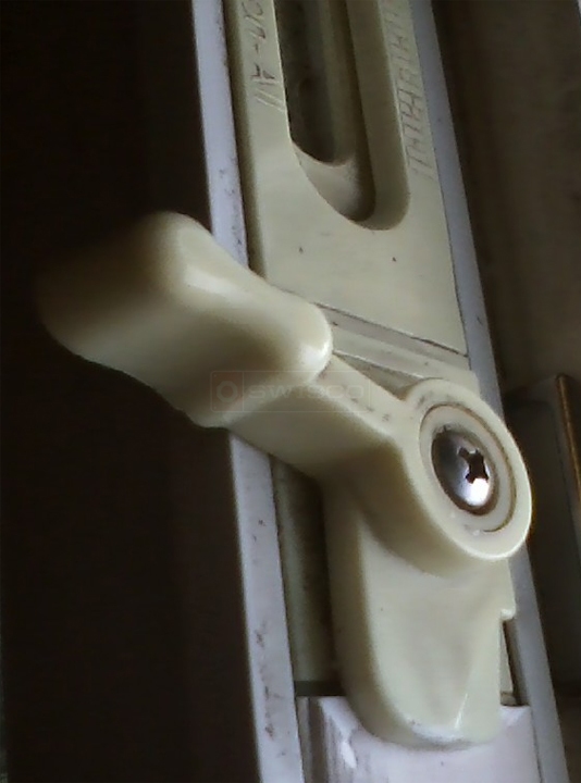 Right window latch for a Thermal-Gard window by Season-All 