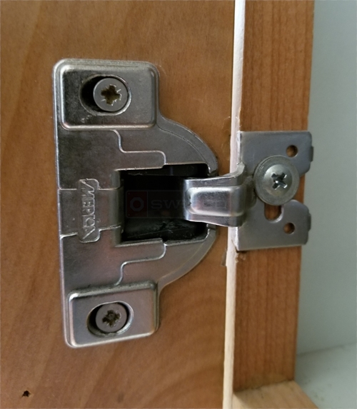Cabinet hinge