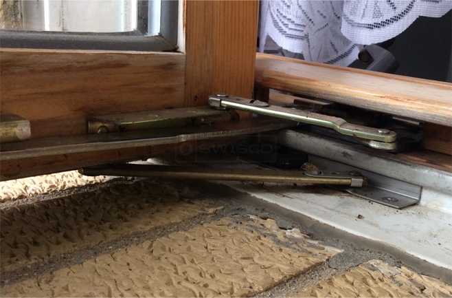 User submitted image of their window hardware.
