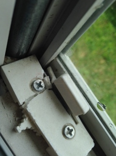 User submitted image of their window hardware.