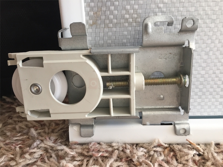 Mirrored closet door roller OS34124