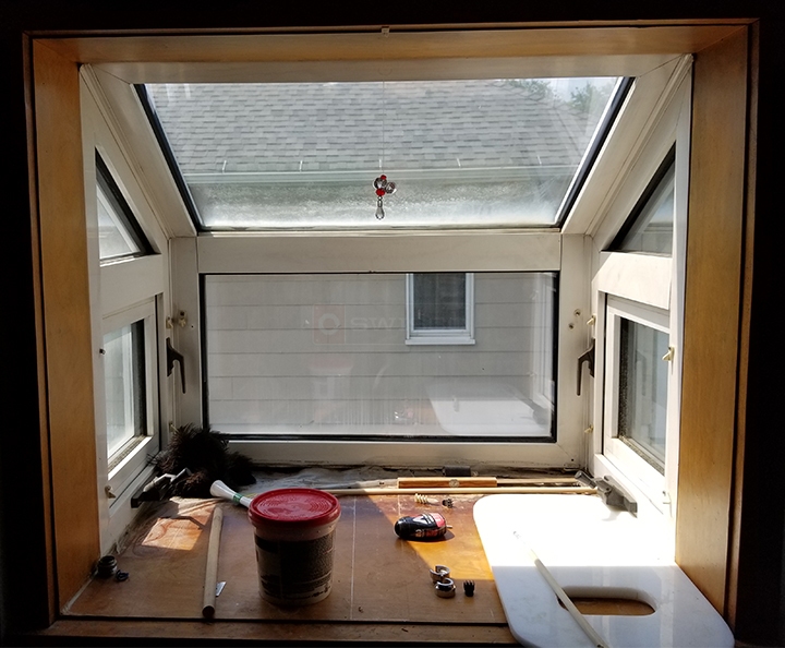 User submitted a photo of window hardware.
