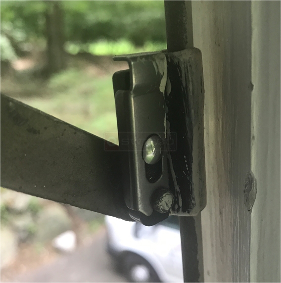 User submitted image of their window hardware.