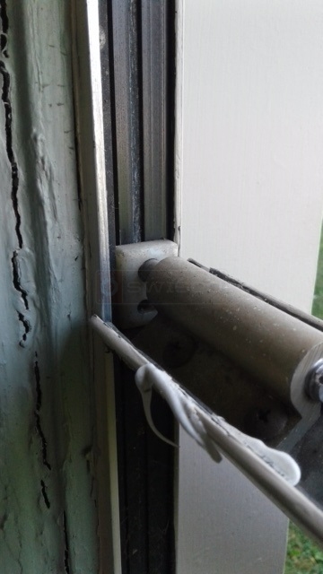 User submitted image of their window hardware.