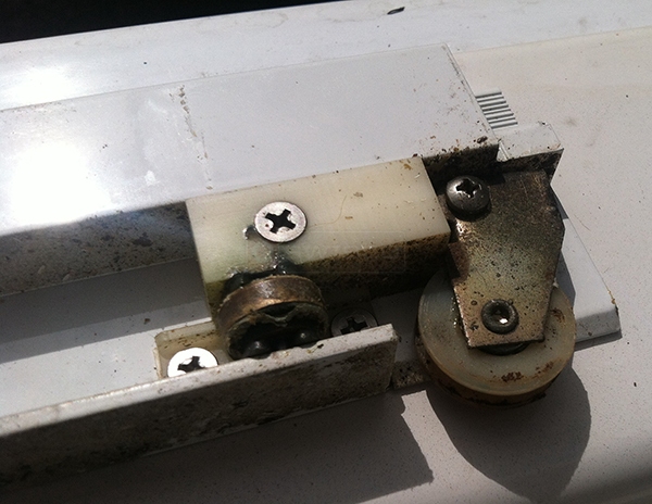 User submitted photos of a door roller.