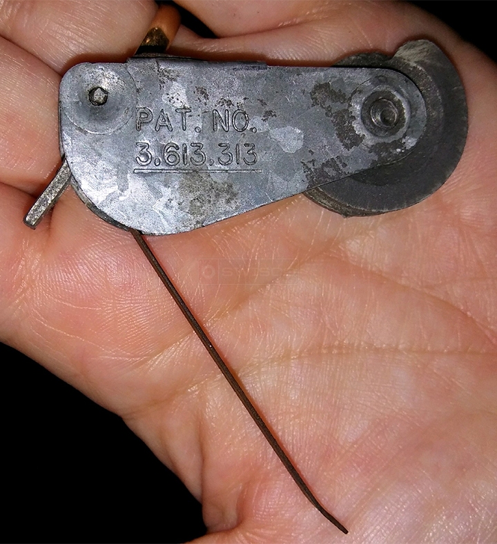 User submitted photos of a screen door roller.