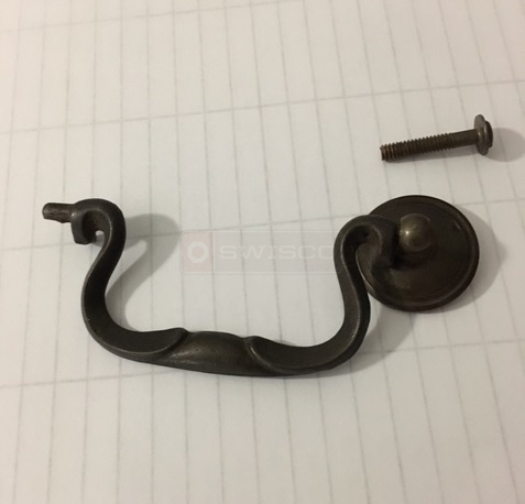 User submitted a photo of a drawer pull.