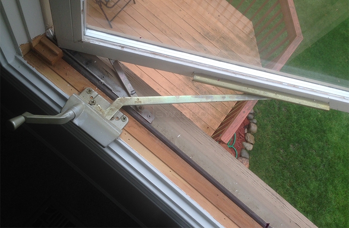 User submitted photos of a window operator.