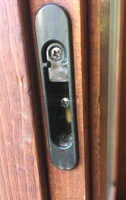 User submitted image of their door hardware.