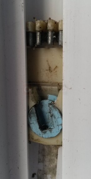 User submitted image of their window hardware.