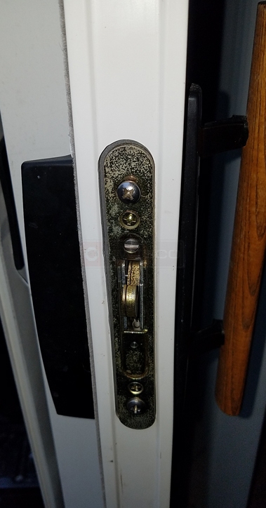User submitted image of their door hardware.
