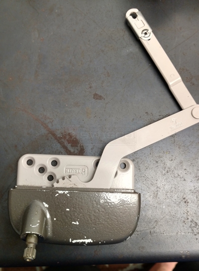 Split arm operator