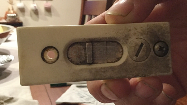 User submitted a photo of a tilt latch.