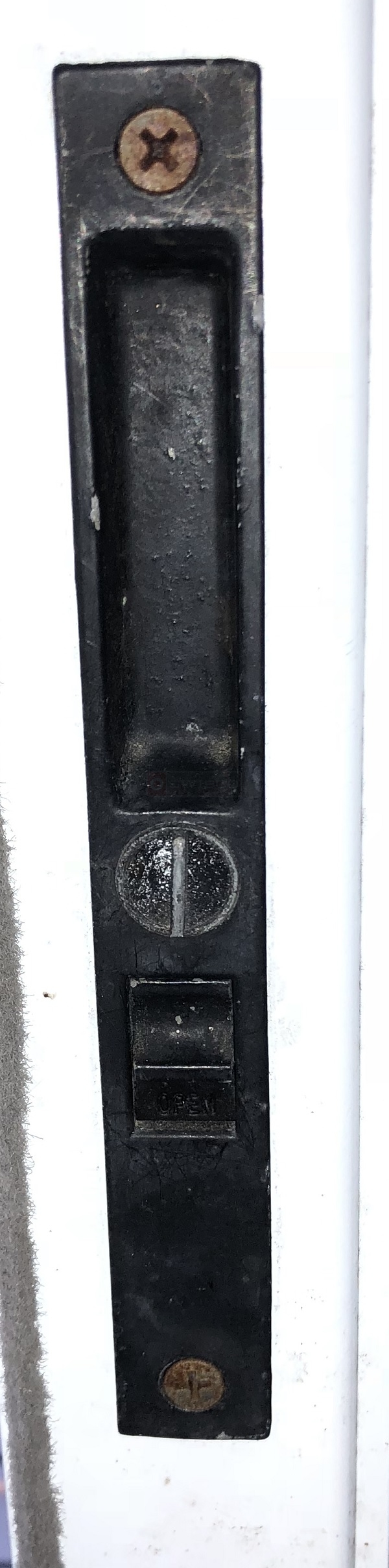 Sliding glass lads door screen door handle