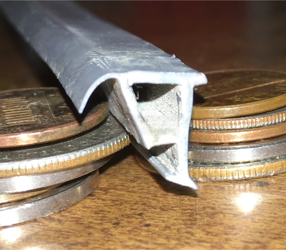 User submitted image of their window hardware.