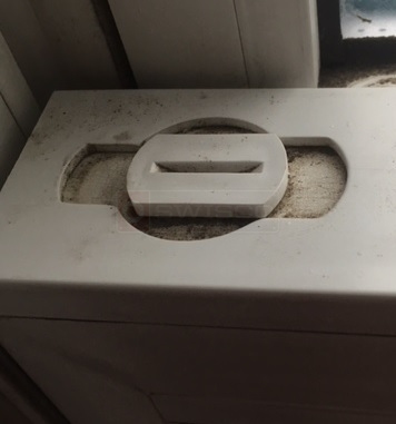 tilt latch