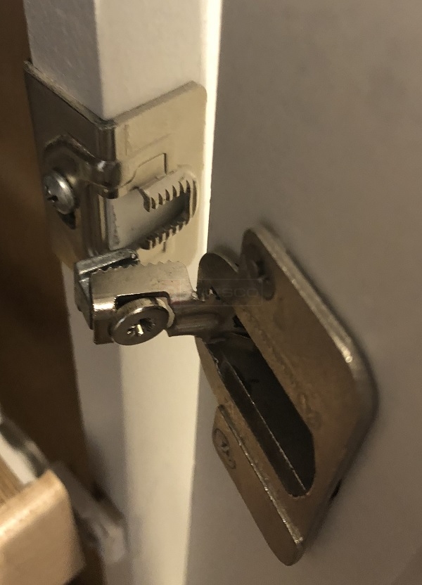 cabinet hinge