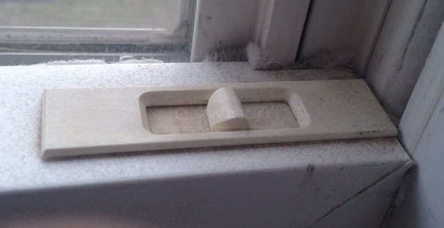 Tilt latch