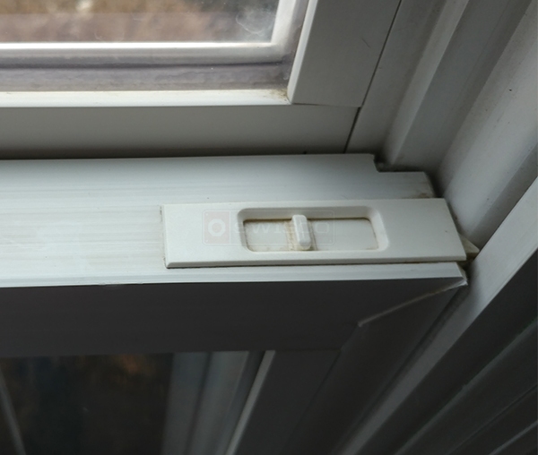 User submitted a photo of a tilt latch.