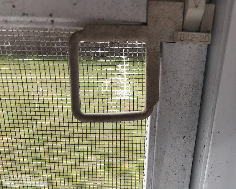 how to replace window screen frame corners