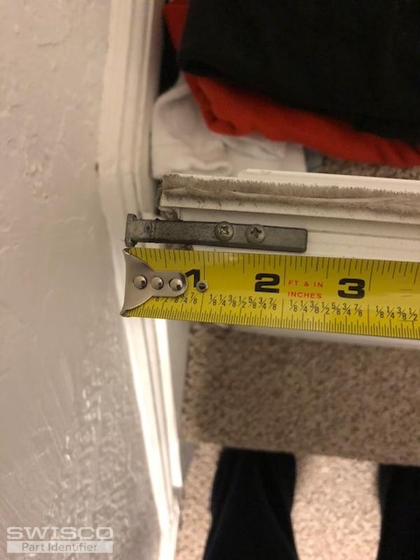 Window pivot bar