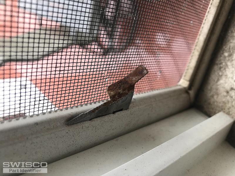 Knife blade latches for Anderson window screens