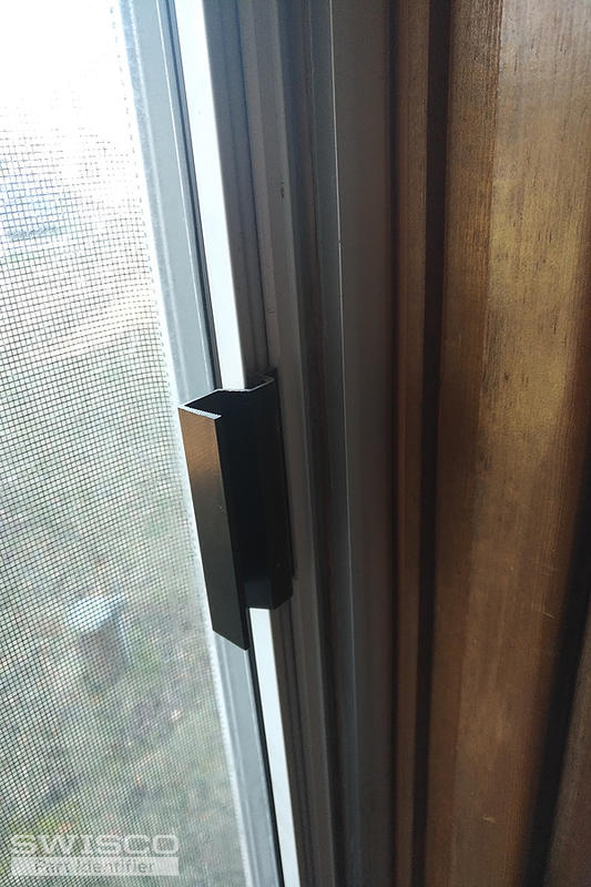 Sliding window locking clip