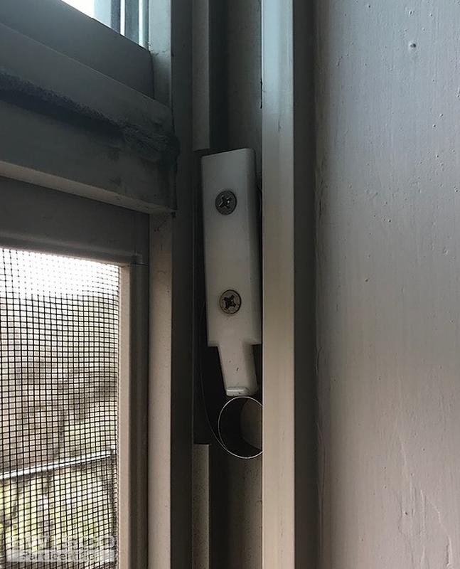 Window does not stay open